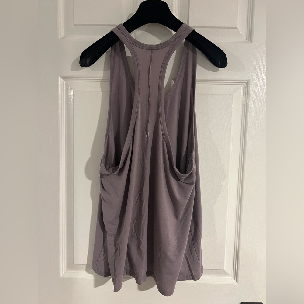 Alo Yoga Women's Motion Tank in Lavender Smoke Dark Purple Size L EUC - Picture 10 of 10